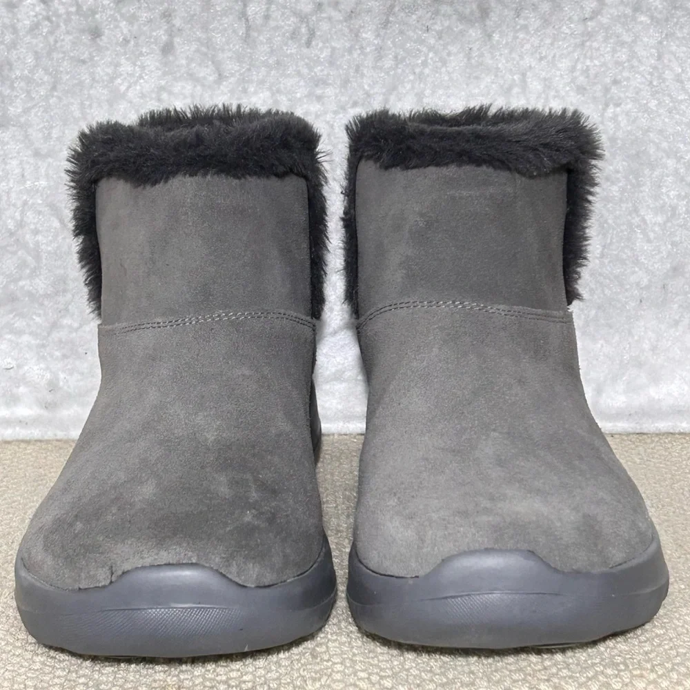 Skechers Womens Grey Suede On the Go Joy Bundle Up Faux Fur Slip On Boots SZ 9.5